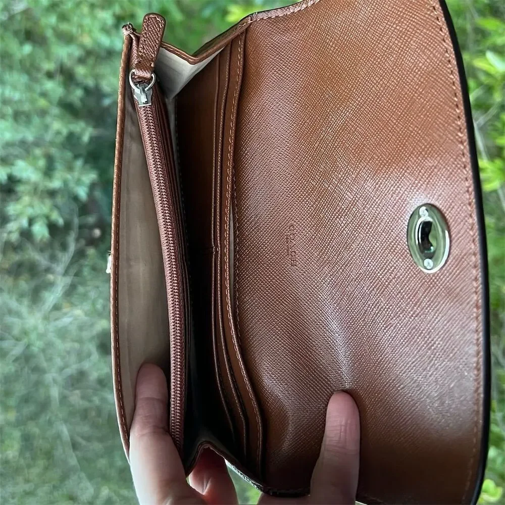 VINTAGE COACH Tan Pebble Leather w Silver Hardware Turnlock Envelope Wallet - Picture 6 of 8